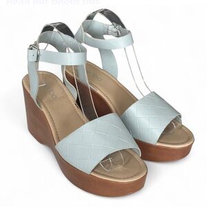 Me Too Whisper Blue and brown platform sandals Size 9W